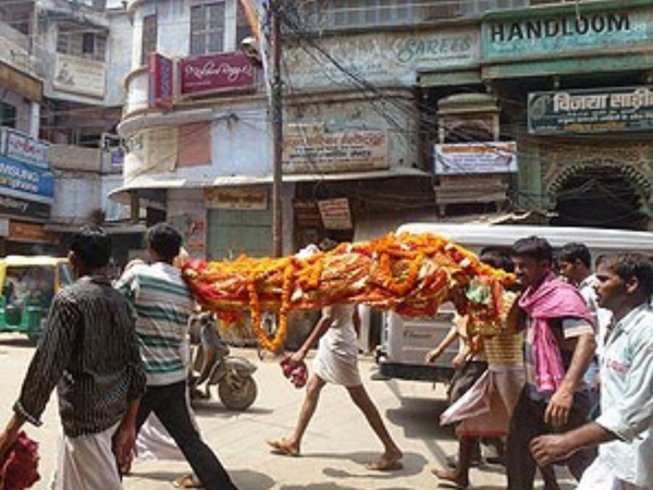 Descubriendo los rituales y ceremonias de los funerales en la India