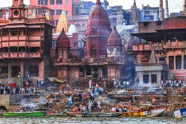Las tradiciones funerarias Hinduistas y su relación con la muerte y la creencia en la vida después de la muerte