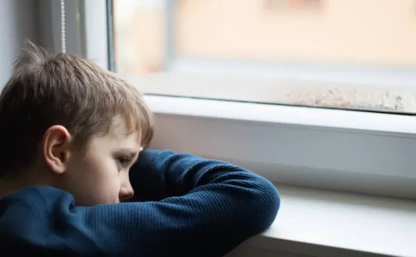 Cómo comunicar la muerte a un menor de edad: consejos para padres y cuidadores