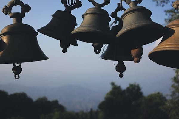 El significado de las campanas durante el duelo: un lenguaje ancestral que perdura
